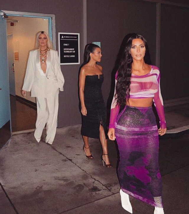 Kim Kardashian veröffentlicht ein unbearbeitetes Foto von Khloe und Fans sehen einen großen Unterschied