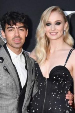 Joe Jonas und Sophie Turner schlossen den Bund fürs Leben in einer Überraschungszeremonie in Las Vegas