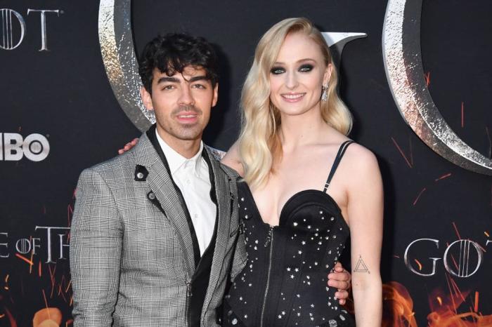 Joe Jonas und Sophie Turner schlossen den Bund fürs Leben in einer Überraschungszeremonie in Las Vegas