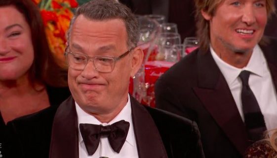 Tom Hanks gefiel Ricky Gervais' Golden Globes Eröffnungsmonolog nicht. Außerdem, sehen Sie die vollständige Liste der Gewinner.
